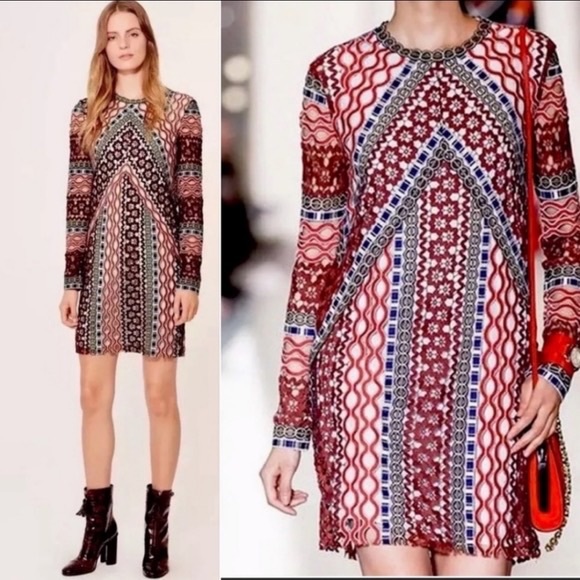 Runway Fall 2016  Tory Burch Metallic Ribbon Guipure Crochet Dress - Picture 3 of 7